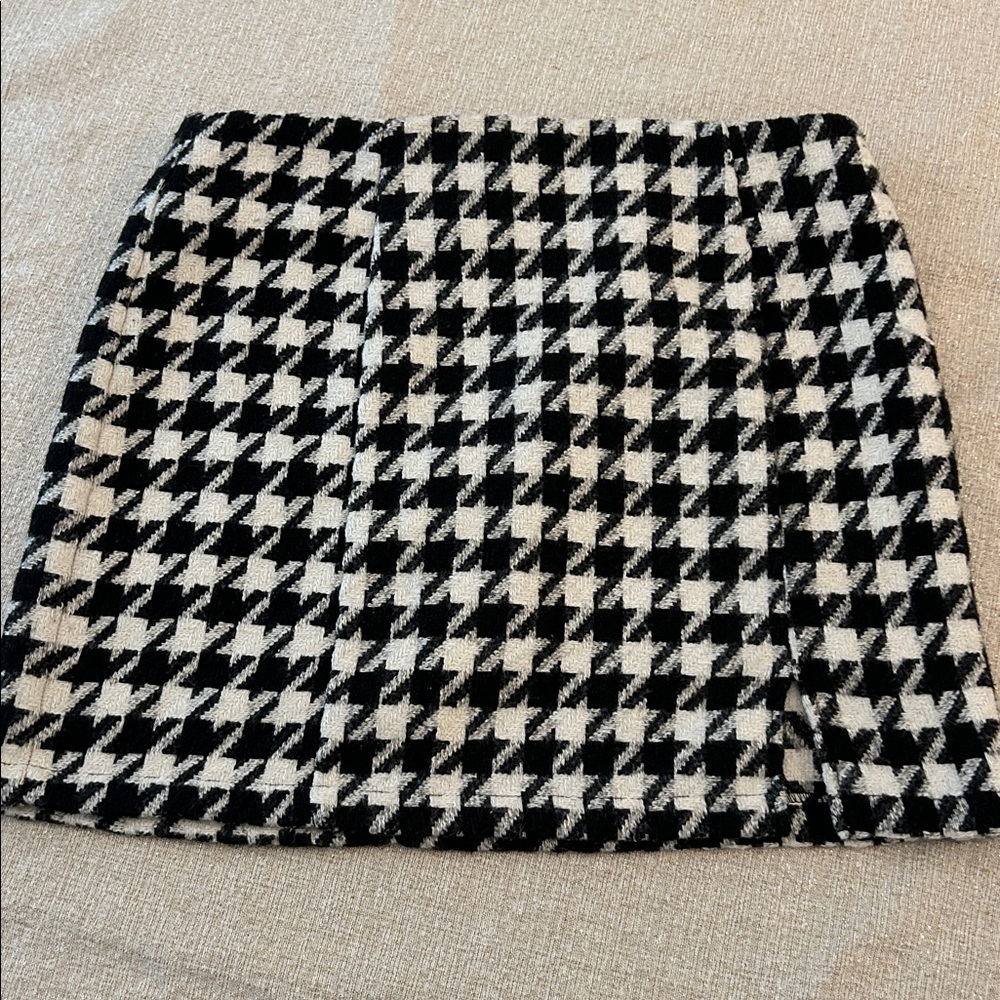 Altar'd State Mini Skirt Monochrome Houndstooth Front Slit Zipper Back Size XL
